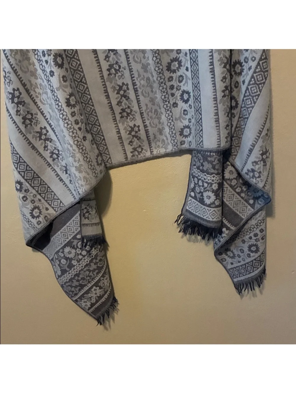 Two Toned Bohemian Blue Floral Patterned Hooded Shawl Wrap Hooded One Size - Picture 8 of 9